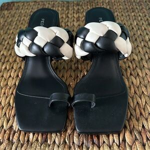 #Black & White Classic Toe Ring Heels 8.5 Worn Once